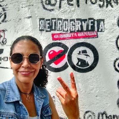 Sagitariana neta del 9 de diciembre,melómana. La vida es lo que ocurre mientras uno hace otros planes/ J.L. Caracas-Venezuela