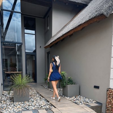 Thabisile__M's profile picture. 𝑀𝑢𝑙𝑡𝑖𝑓𝑎𝑐𝑒𝑡𝑒𝑑  || 𝐂𝐄𝐎 @_luxebeautique