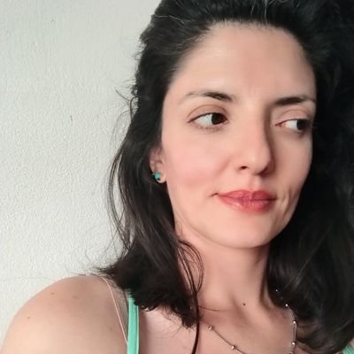 Dra. en Comunicación.
Docente investigadora en territorios conurbanos. Un fluir de intensidades