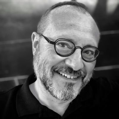 Zamorano en Madrid.
Especialista en conocimiento inútil, también me aplico con el conocimiento práctico.
Buscando, siempre buscando.