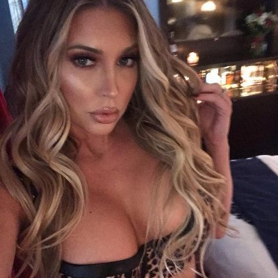 martha_comnick9's profile picture. 