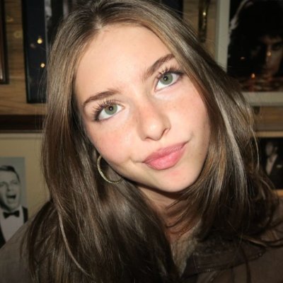 TROYELIPSGOMEZ's profile picture. kocham czytać | #twitteroweksiążkary | #książkowemole | 25 leo♌️ |