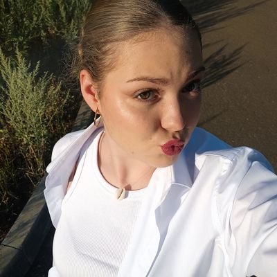 5ZLAlt2n4L3cFbR's profile picture. может ли творец жить в башне из слоновой кости?