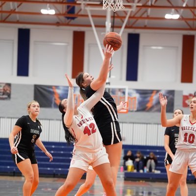 Thunder Ridge High School c/o 2027 / 6' forward / OH ➡️ ID / luciapuchmeyer@gmail.com