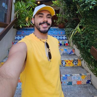 Urge dentro de mim uma vontade descontrolada em viver todo dia como se fosse o último.