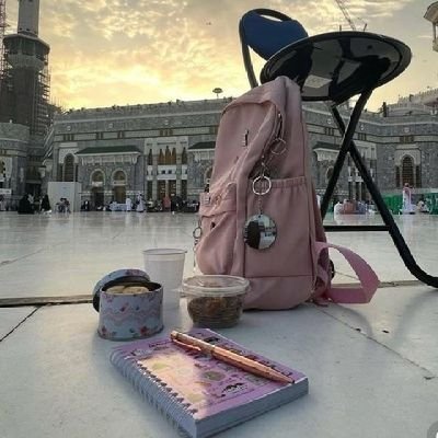 سلاماً علىَ قلوب اتاها الحزن مِن ڪُل مَڪان فأبتسمت وقالت : صبراً جميلاً واللهِ المُستعان
