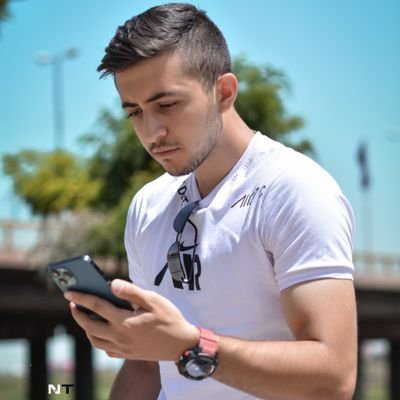 araz80e's profile picture. 