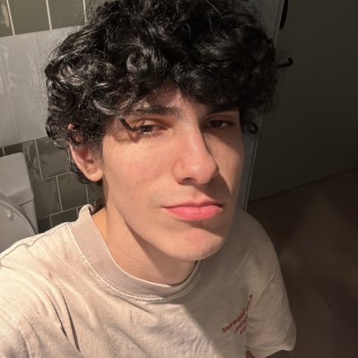 gabriizv_'s profile picture. otro sujeto sujetado 🥑