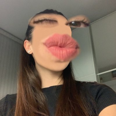 inesita02_'s profile picture. estoy mimiendo