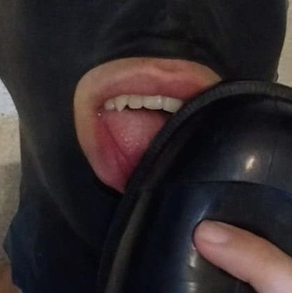 To aqui pra ser feito de puta
👠👣💦🐻👅
Louca por pau grosso, gordos, ursos e parrudos
#brat #cdzinha #bdsm #chaser #oralslave