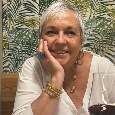 rosa_ferreiro's profile picture. A veces me caigo, pero siempre me obligo a levantarme.
Nunca choveu que non escampara, pero si chove... ¡que chova!