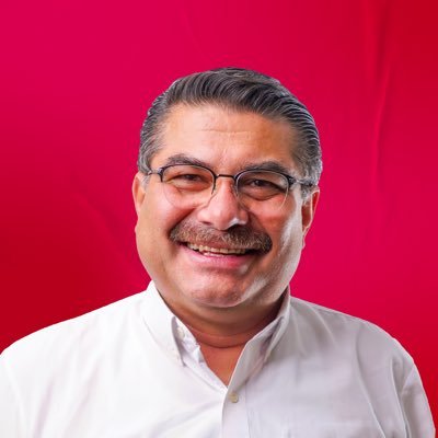 Profesor, político y militante de Unidad Popular Ecuador.