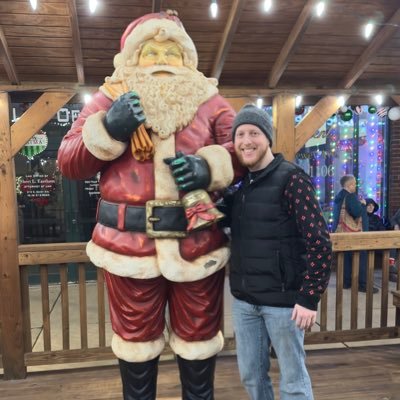 Ephesians 2:8-9. Huge Star Wars fan. Former volunteer of @livingwaterspub. Retail trainee of @goodwillsocal. IG/TikTok: @jedinathan007. 🚫DMs for money.