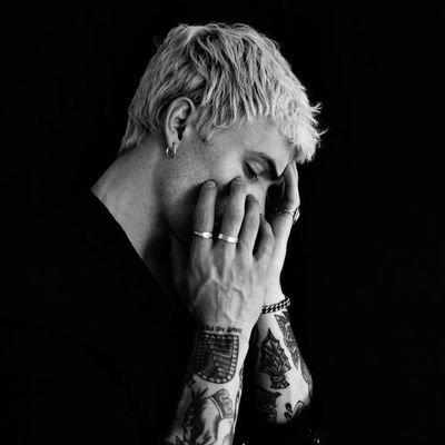 lieviatan__'s profile picture. ᅠᅠ ᅠ𝟮𝟱  ᅠ———ᅠᅠ𝓛𝖤𝖳 𝖳𝖧𝖤 𝖶𝖮𝖱𝖫𝖣 𝐆𝐎 𝐓𝐎 𝐇𝐄𝐋𝐋, 𝖡𝖴𝖳 𝓘 𝖲𝖧𝖮𝖴𝖫𝖣 𝖠𝖫𝖶𝖠𝖸𝖲 𝖧𝖠𝖵𝖤 𝐌𝐘 𝐓𝐄𝐀.
⠀  ⠀ ⠀