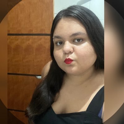 se levantou botou os braços assim e falou qual é seu problema eu falei meu problema é a esquizofrenia eu quero saber o seu que fica me encarando