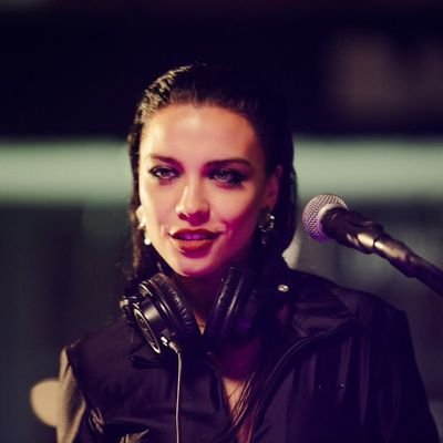 lenanarvayinfo's profile picture. Se mete al club, con sus shades @HYUNVERAN0