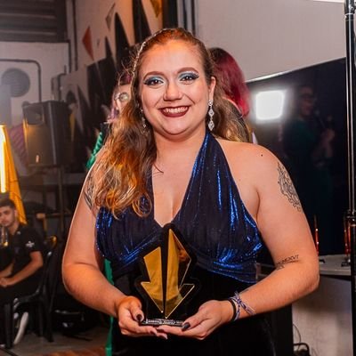 Melhor Narradora do TaçaAwards 2024 🏆
Host e Narradora de Valorant e RL | Diretora de Jornalismo @pontozerogg e de Comunicação @redcatprodutora