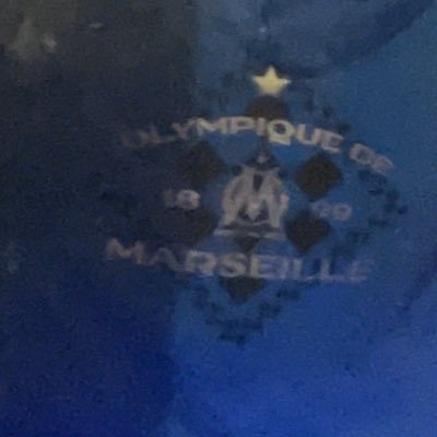 Mais non ?!? couvreur de métier ,perché de naissance .supporter de l OM depuis l époque où j’habitais à rouston-ville !