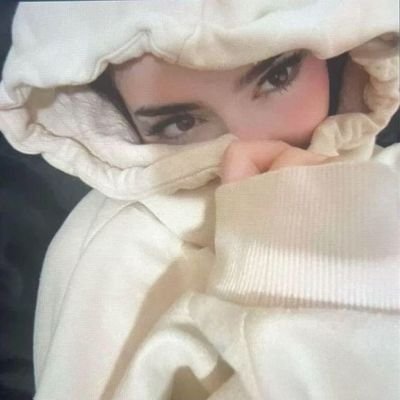- كيفَ السبيلُ إلى إعلانِ أشواقي؟