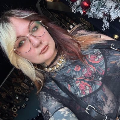 miscreantpig's profile picture. tooth fairy