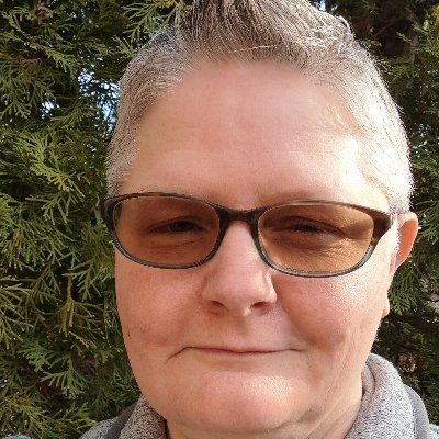 Autism Coach & #ActuallyAutistic Here to support other autistics through coaching! #LGBTQ+ The systems are the problem not the solution.