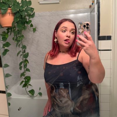 KamiYelk's profile picture. big fan of oat milk, iced coffee, scrabble, & harry styles