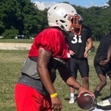 #JucoProduct D2 bounce back. (3.3 GPA) Dawg @.. #FreeBreezy#Free2x#RIPRuth 💔. 6’1 205lbs Westcoast/Air Raid Quarterback, 2 years of Eligibility