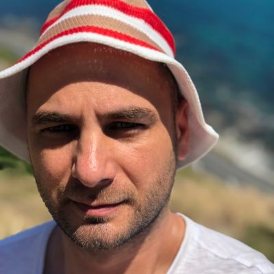 PinzariuCezar's profile picture. love