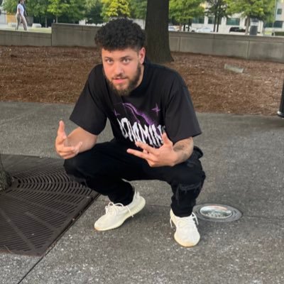 l00kup144's profile picture. 