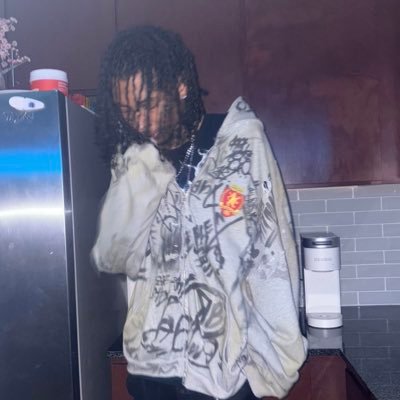 avoidchandler's profile picture. i do tats 🧟 ig: @ tattedbychan