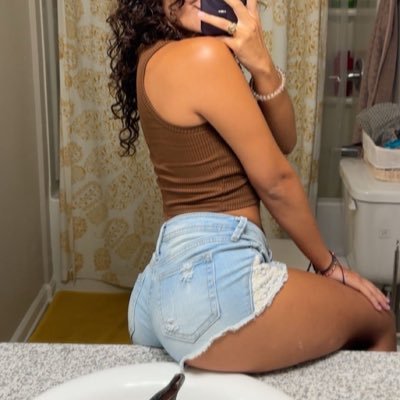 carmenthebratt's profile picture. Cash Drainer | Humiliatrix | 💸 Tribute or be ignored | main: @carmenthebrattt