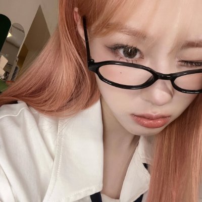 ʚ keycode : soft.copy! ɞ there’s an innocence in her gaze, like a child discovering the wonders of the world for the first time. she is chaehyun.