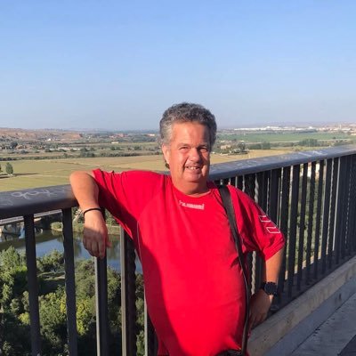 Entrenador de Balonmano en Petrer (Alicante) enamorado de la base y del Bm femenino.