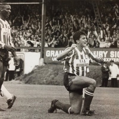 Match worn/player issue Exeter City shirt collector.
Please DM if you have an #ECFC shirt for sale.
Profile photo = Richard Dryden 1989/90 (C).
Up the Greeks.