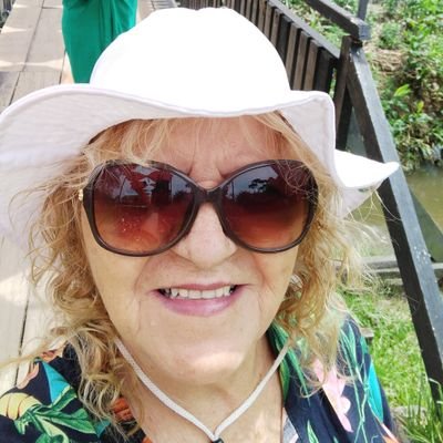 Mulher, mãe, brasileira, livre e liberta por Jesus. Sou temente ao Deus vivo.Aquele que vive e reina pra sempre.🇧🇷🇧🇷🇧🇷🤍💙💚