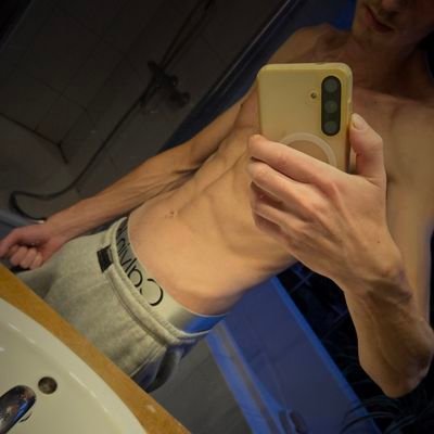 Jeune mec gay sur Liège, qui cherche un sexfriends 🫶 Mon Snap : flodenfour 🤍Angel face whit a dirty mind 🖤