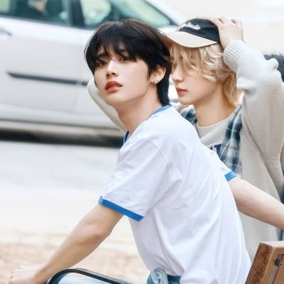 chaeyoul11's profile picture. 