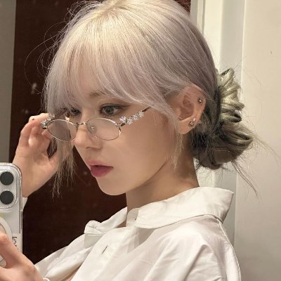 rubykura's profile picture. 💙🩷