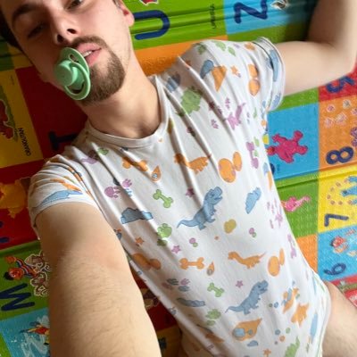 Just a silly 312 month old baby boy 🤷♂️ mostly fantasy posts and dumb ADULT baby content NO MINORS IN KINK! MDNI 🔞🔞🔞