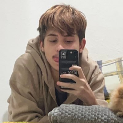afonsinha sou garoto trans e sempre que estou triste por ser feio vejo que você é pior e logo