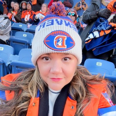 Go Broncos!! 🧡💙 Fly girl ✈️ Doodle floof mom 🐾 WV girl 💙💛