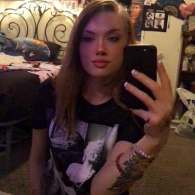 MiaShyXox's profile picture. 