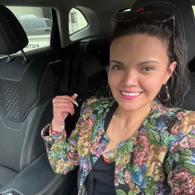 política📚, 33 años 🌻, futura abogada ⚖️ cruzada ⚽, provida 💙, influencer política 🇨🇱🧉🐕♐🌅
