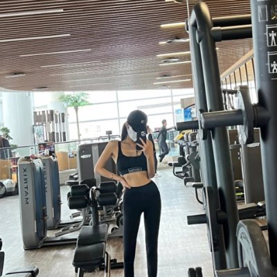 mendez_suyin's profile picture. The best things in life are unseen that’s why we close our eyes when we kiss cry and dream