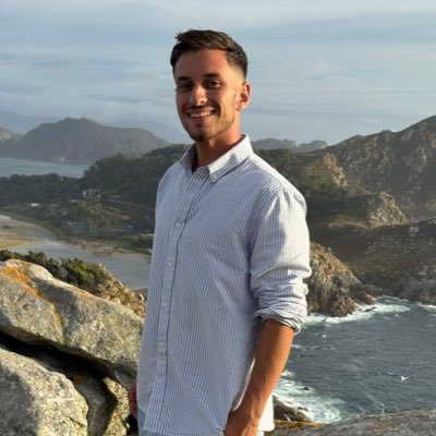 esquerdista, fanboy do maradona, gremista, latino-americano,brasileiro (graças a deus) e o melhor reviewer de Porto.