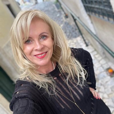 🌼 Simple et souriante | Amoureuse de la vie | Cherche à répandre de la joie autour de moi | Éternelle optimiste | ✨