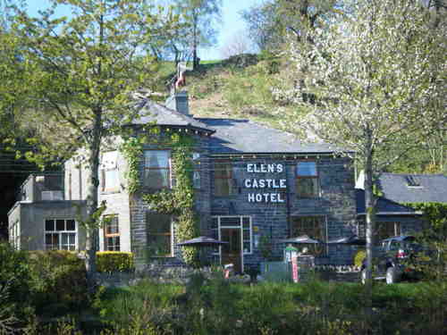 Cosy, historic inn in Snowdonia. Bed and breakfast, accommodation, restaurant, historic bar. Family friendly, bikers and walkers welcome. Castle nearby.