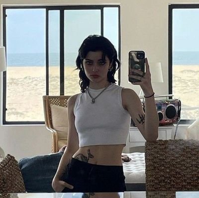 bluef0xs's profile picture. ꩜ everybody moved on i, i stayed there ꩜