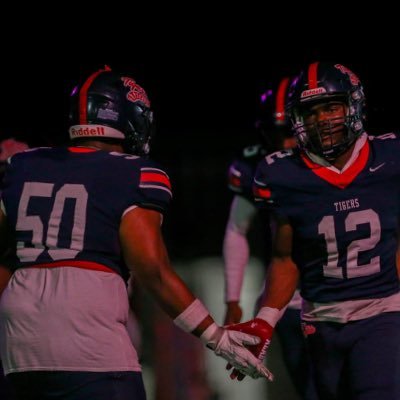 CO’26 offensive lineman South Panola Highschool bench:285 squat:435 pc:235 3.8 gpa Height:6’1 weight: 265 (662)360-8763📲📲