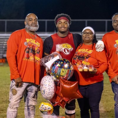 STUDENT ATHLETE📚👨🎓 || 3.3 GPA || 17 ACT || DE/DT/OLB/POWERLIFTER ( 1,210 Total LBS ) || HCCHS || #20 || CLASS OF ‘25 || 6'0 235 LBS || 📱6625825575 ||